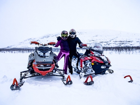 Тиффани Кромвелл и Валттери Боттас отыхают в Лапландии Тиффани Кромвелл и Валттери Боттас отыхают в Лапландии