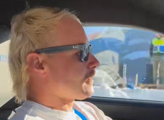 Валттери Боттас за рулём Porsche на ледовой трассе, стоп-кадр из видео FAT International