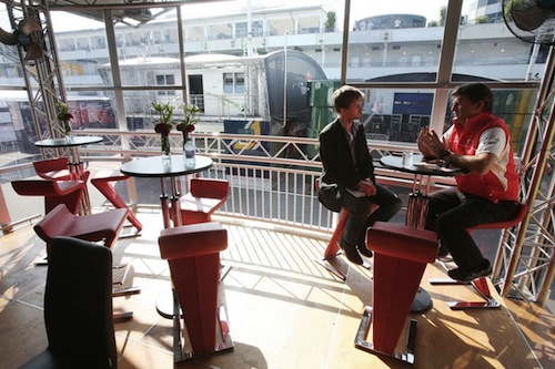 Моторхоум всегда должен быть готов к приему сотрудников команды, гостей и журналистов Моторхоум всегда должен быть готов к приему сотрудников команды, гостей и журналистов