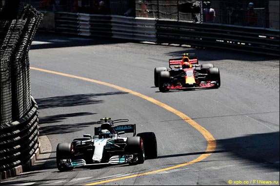 Валттери Боттас и Макс Ферстаппен Валттери Боттас и Макс Ферстаппен