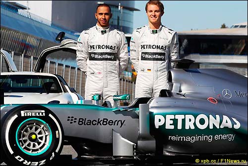 Льюис Хэмилтон и Нико Росберг Льюис Хэмилтон и Нико Росберг