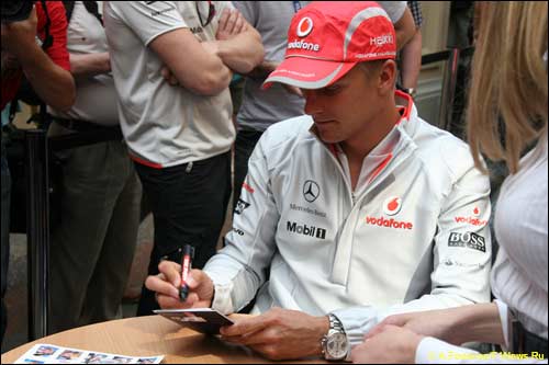 Автограф-сессия Хейкки Ковалайнена Автограф-сессия Хейкки Ковалайнена