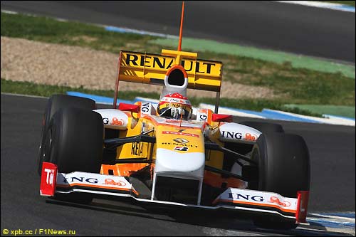 Фернандо Алонсо на тестах в Хересе Фернандо Алонсо на тестах в Хересе