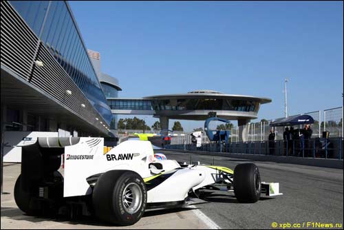 Дженсон Баттон на тестах в Хересе Дженсон Баттон на тестах в Хересе