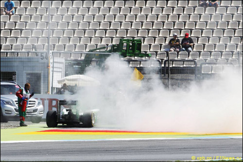 Горит машина Кобаяши Горит машина Кобаяши