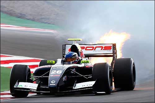 Отках мотора на машине Марценко. Фото Дмитрия Авдеенко Отках мотора на машине Марценко. Фото Дмитрия Авдеенко