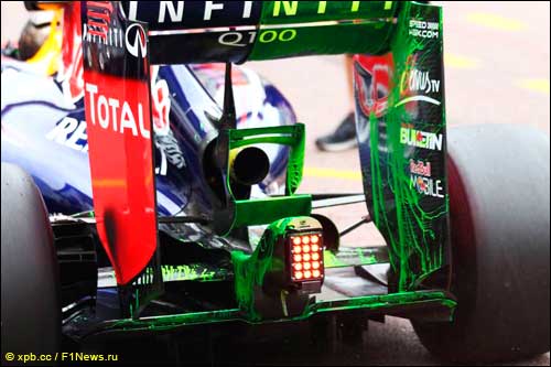 «Cтульчик обезьяны» на выхлопной трубе «Cтульчик обезьяны» на выхлопной трубе