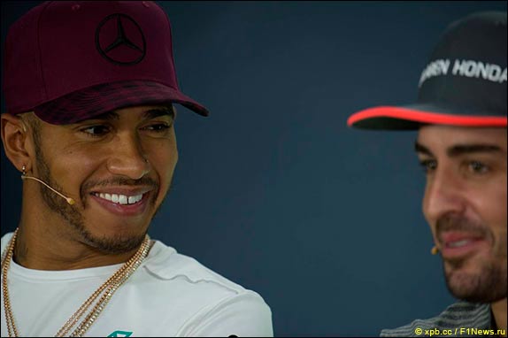 Пресс-конференция в четверг: Фернандо Алонсо и Льюис Хэмилтон Пресс-конференция в четверг: Фернандо Алонсо и Льюис Хэмилтон