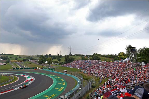 В начале квалификации дождя не было, но прогноз обещал продолжение осадков В начале квалификации дождя не было, но прогноз обещал продолжение осадков