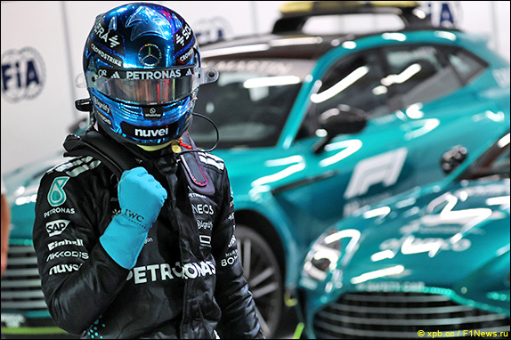 Джордж Расселл выиграл квалификацию в Сингапуре, завоевав седьмой поул в карьере и второй в сезоне после Канады.