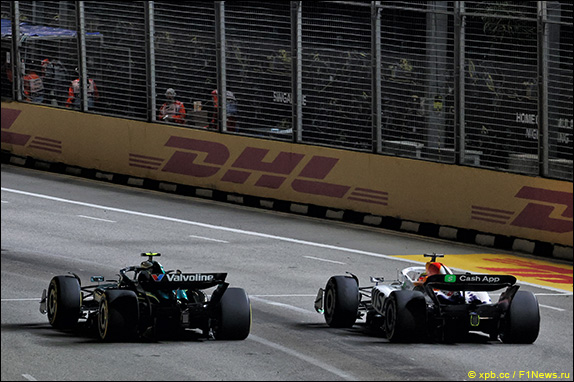 На 37-м круге после продолжительной атаки Алонсо опередил Хаджара в борьбе за 13-е место