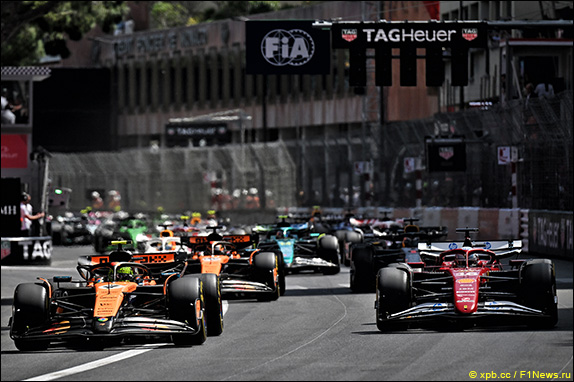 На старте Норрис сохранил лидерство