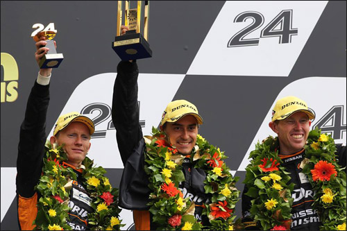 Майк Конвэй, Роман Русинов и Джон Мартин на подиуме гонки в Ле-Мане Майк Конвэй, Роман Русинов и Джон Мартин на подиуме гонки в Ле-Мане