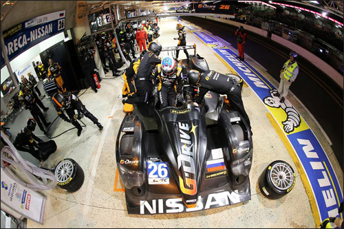 Машина G-Drive Racing на пит-стопе в Ле-Мане Машина G-Drive Racing на пит-стопе в Ле-Мане