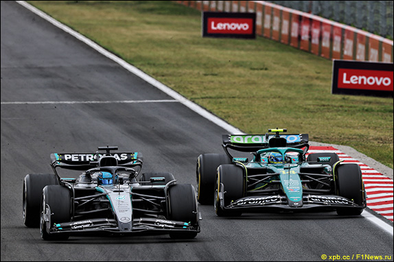 На 26-м круге после нескольких попыток Расселл обогнал Алонсо в борьбе за четвёртое место.