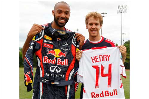 Себастьян с футболкой Тьери Анри Себастьян с футболкой Тьери Анри