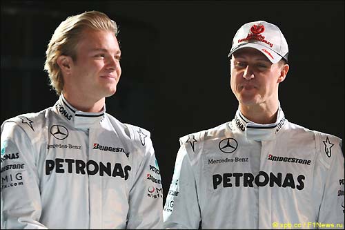 Нико Росберг и Михаэль Шумахер Нико Росберг и Михаэль Шумахер