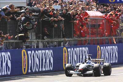 Команда встречает победителя