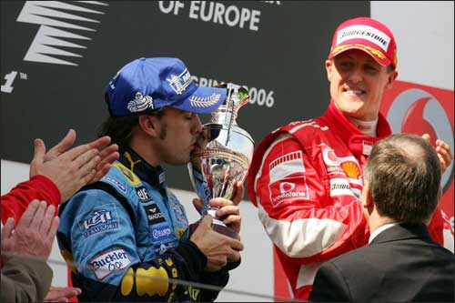 Фернандо Алонсо на подиуме Нюрбургринга