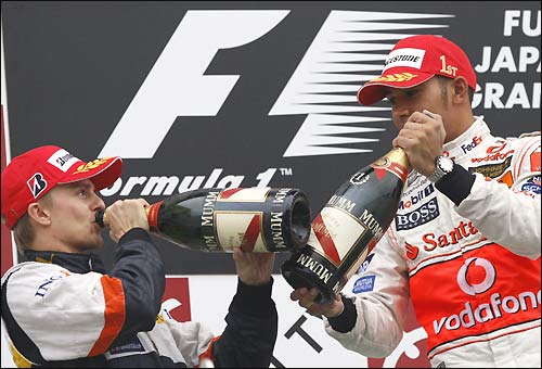 {tqrrb Ковалайнен и Льюис Хэмилтон