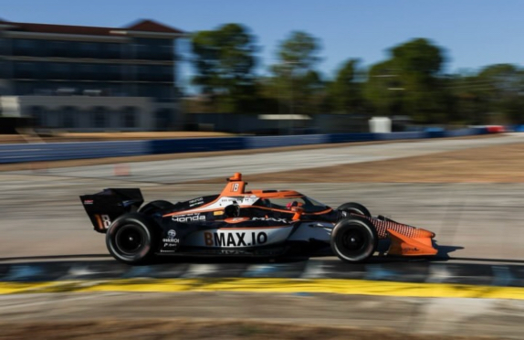 Роман Грожан за рулём машины №18 на тестах в Себринге, фото из социальных сетей