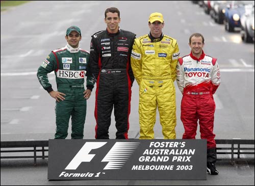 Колоритный кадр - новички сезона 2003 года стоят на ОДНОМ уровне