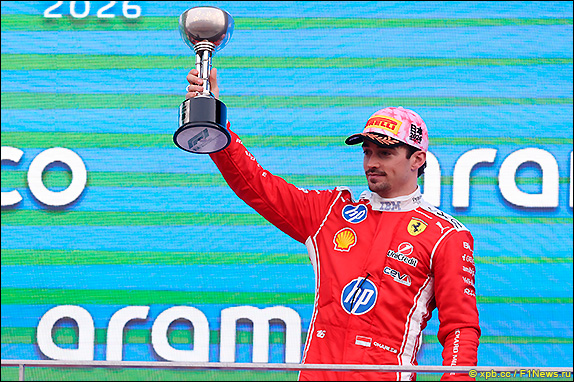 Подиум Гран При Японии 2026. Шарль Леклер.