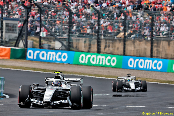 Валттери Боттас и Серхио Перес