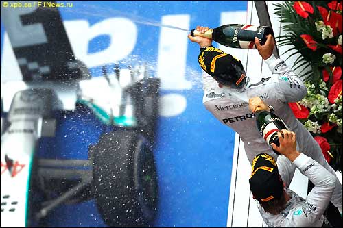 Подиум Гран При Китая 2014. Льюис Хэмилтон и Нико Росберг