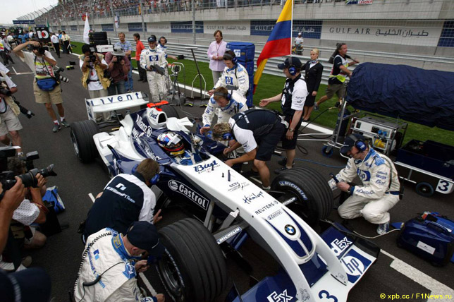 В 2004 году BMW Williams представила оригинальную, но не слишком быструю и не слишком надёжную машину