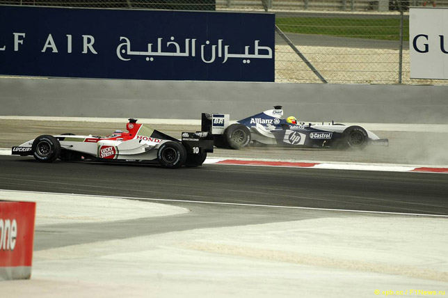 Столкновение Такумы Сато и Ральфа Шумахера