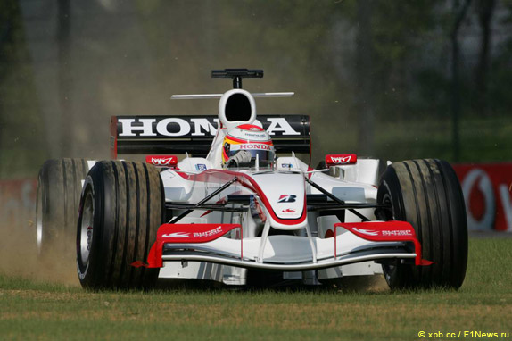 Юдзи Иде на машина Super Aguri в Сан-Марино