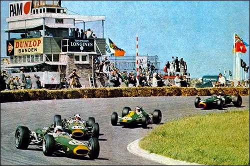 Джек Брэбэм, Денни Халм, Джим Кларк и Грэм Хилл на Гран При Нидерландов 1966 года