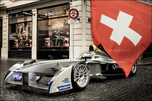 Симона де Сильвестро на демонстрационных заездах в Женеве