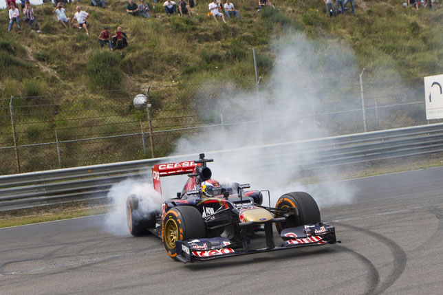 Макс Ферстаппен во время демонстрационных заездов в Зандфорте