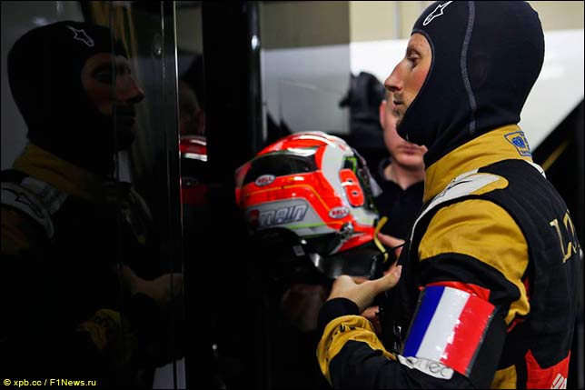 Повязка с французским флагом на рукаве комбинезона Грожана