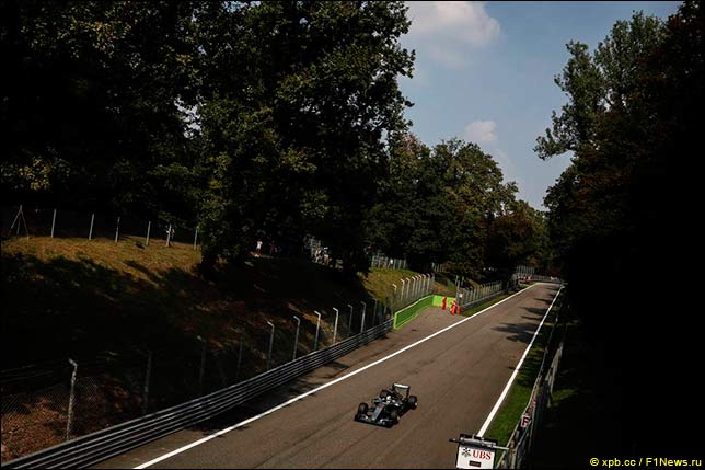 Льюис Хэмилтон