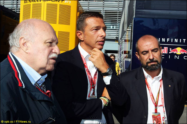 Андреа Делл'Орто (в центре) и Иван Капелли (справа)