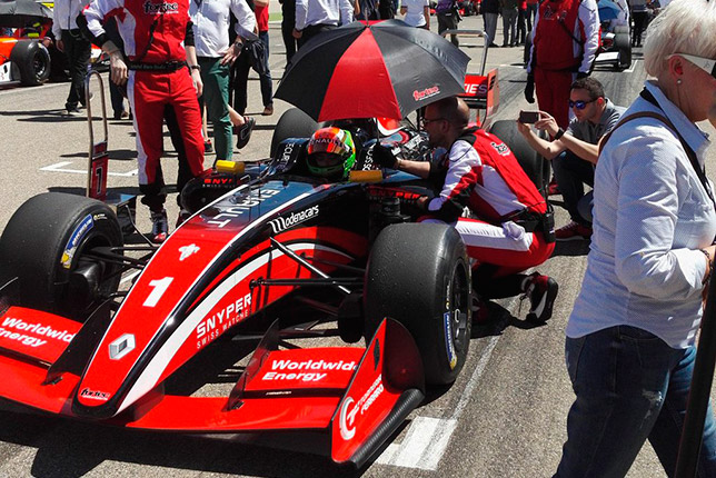 Луи Делетраз на старте гонки в Альканисе