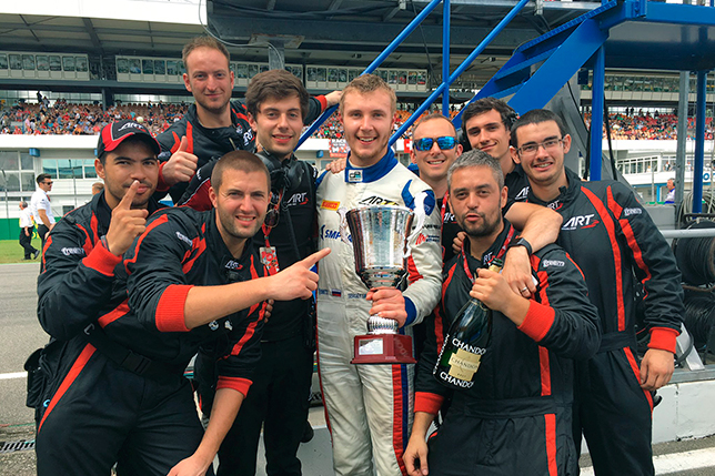 Сергей Сироткин и механики ART после второй гонки в Германии