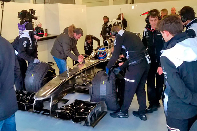 Уилл Палмер за рулём McLaren MP4-26