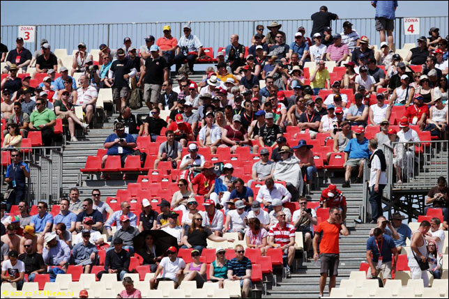 Болельщики на испанской трассе