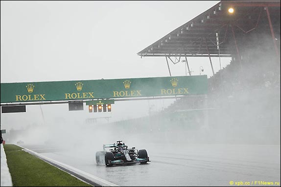 Льюис Хэмилтон