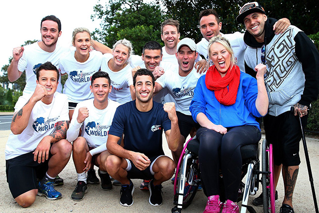 Даниэль Риккардо с участникам забега Wings For Life Run