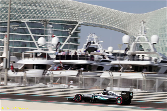 Льюис Хэмилтон на прошлогоднем Гран При Абу-Даби