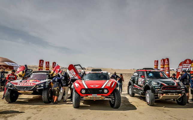 Карлос Сайнс (Peugeot), Микко Хирвонен (MINI Buggy) и Орландо Терранова (MINI)