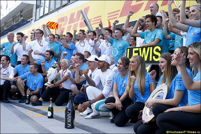 В Mercedes празднуют победу