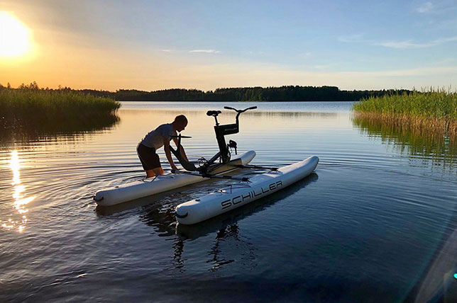 Валттери Боттас и его водный велосипед