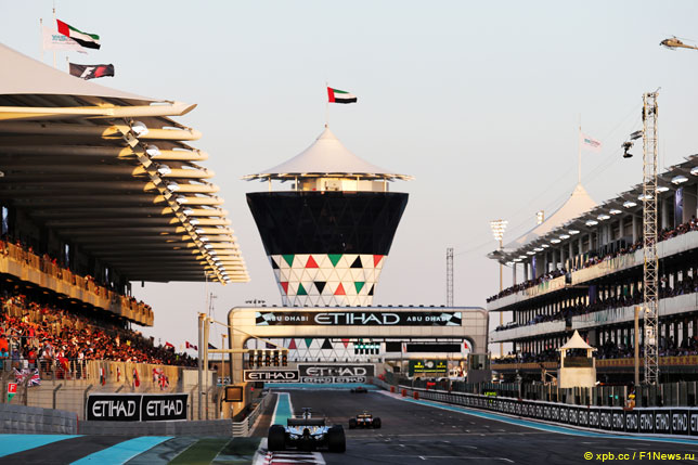 Льюис Хэмилтон на прошлогоднем Гран При Абу-Даби