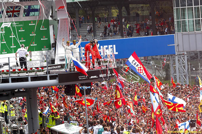 Болельщики на автодроме в Монце после финиша Гран При Италии